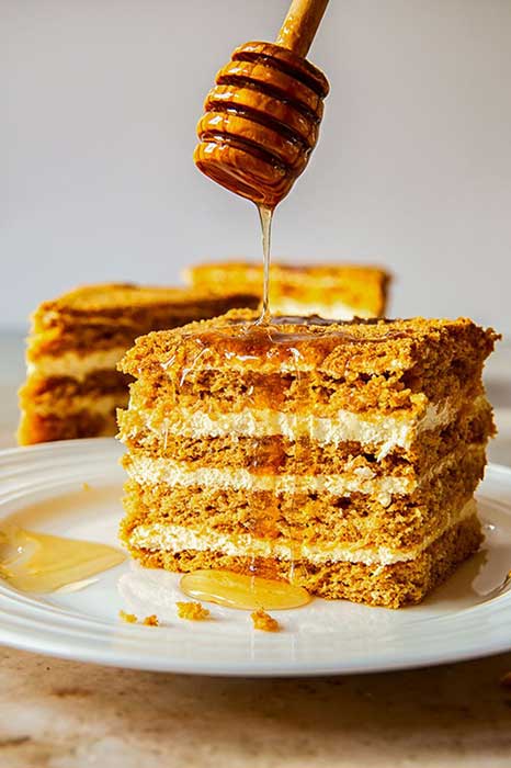 8-Layers-Honey-Cake-700