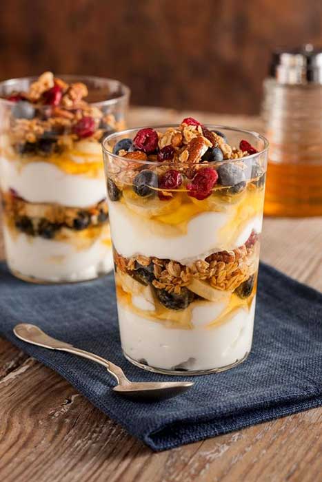 Honey-Yogurt-with-fruit-and-nut-700